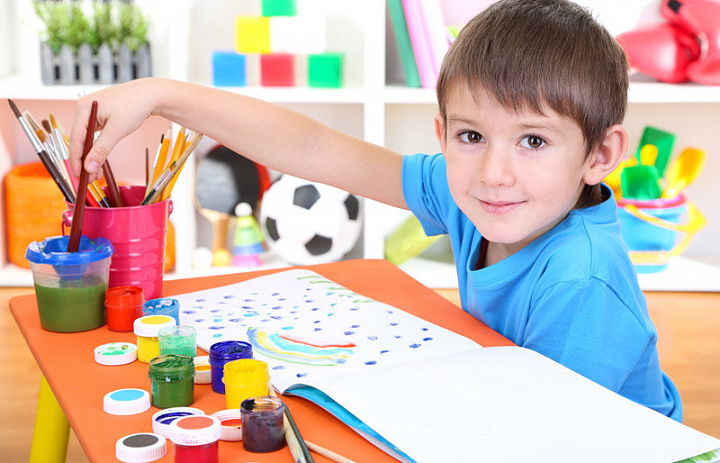 Отдавать ли ребенка в художественную школу?